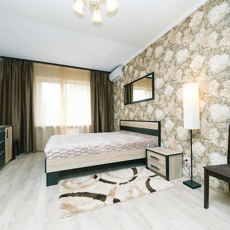 Poznyaky Apartments Patriotika Kiev Luaran gambar