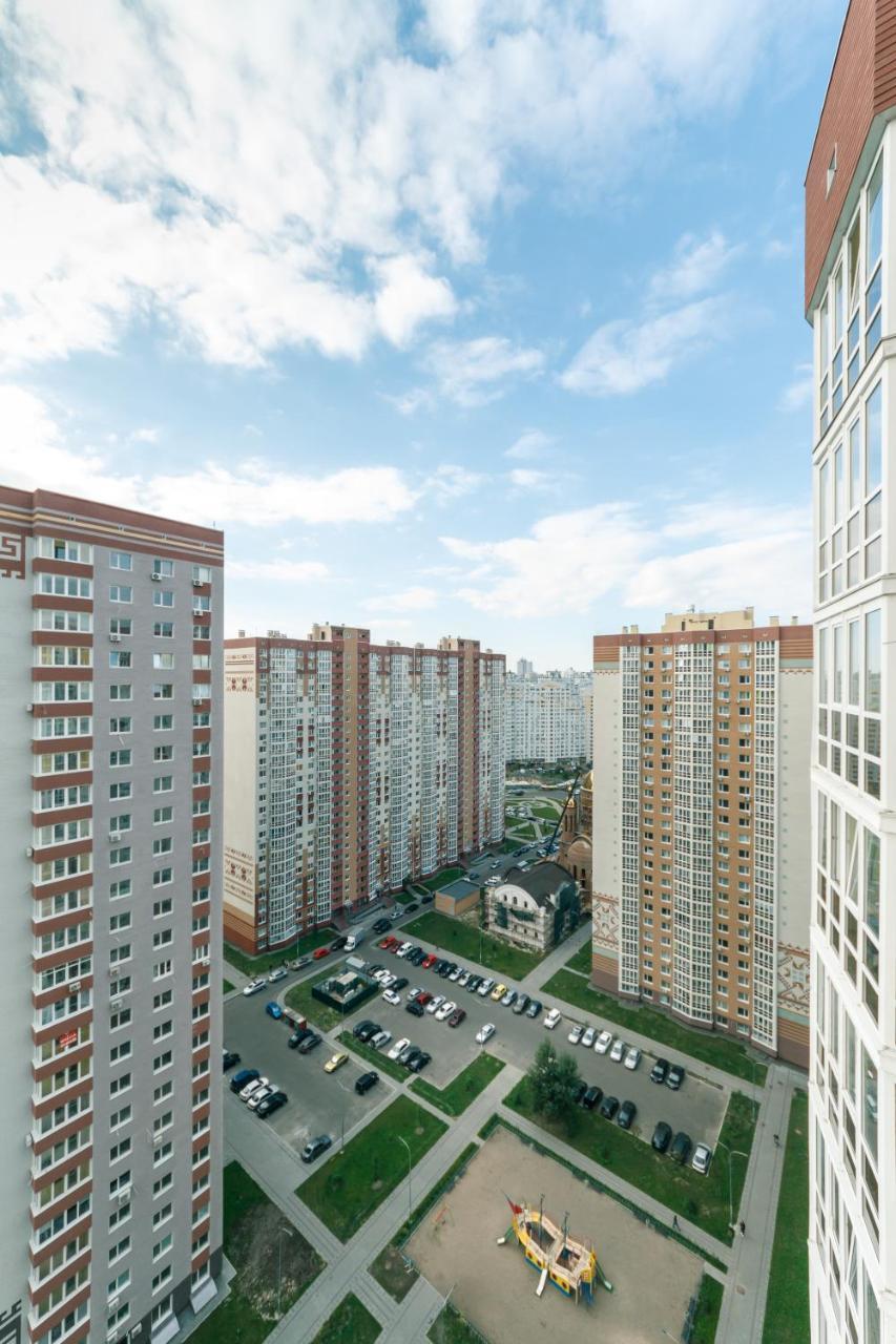 Poznyaky Apartments Patriotika Kiev Luaran gambar