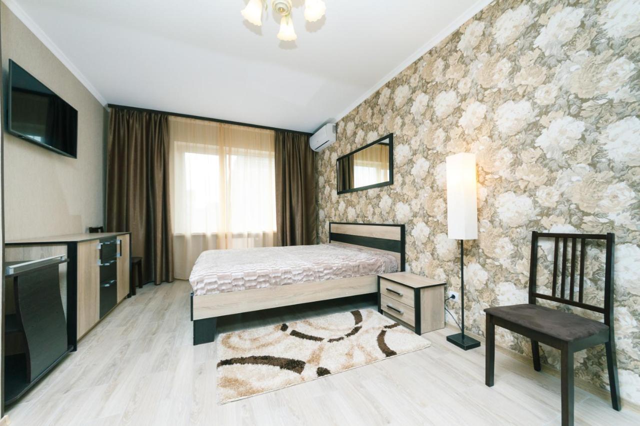 Poznyaky Apartments Patriotika Kiev Luaran gambar