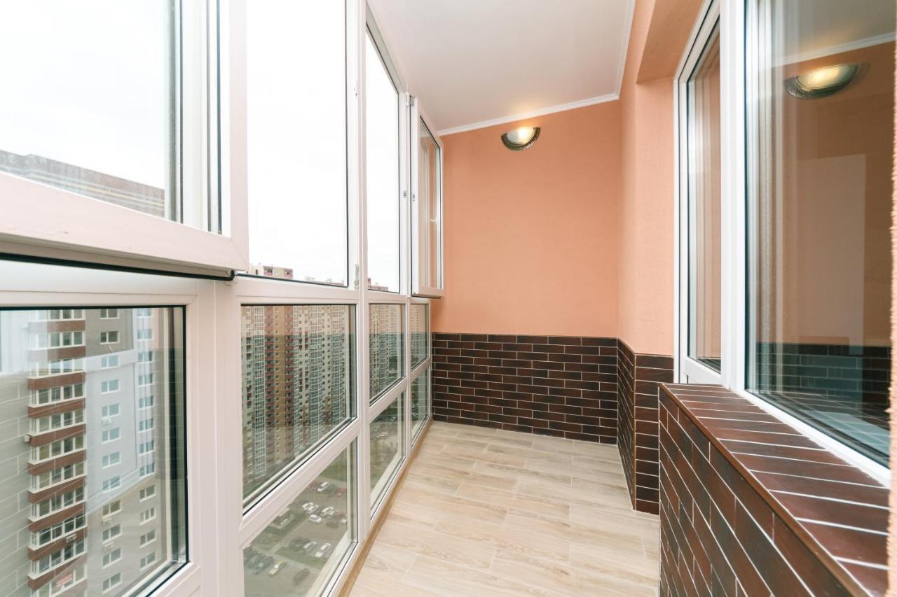 Poznyaky Apartments Patriotika Kiev Luaran gambar