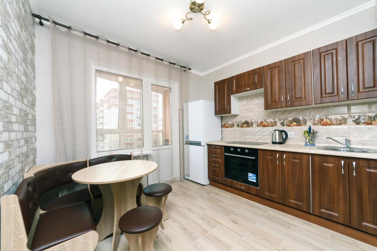 Poznyaky Apartments Patriotika Kiev Luaran gambar