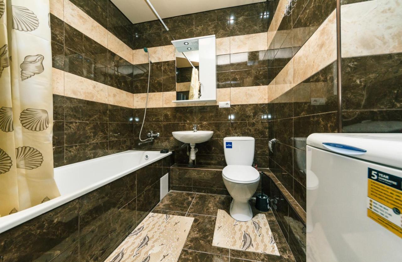 Poznyaky Apartments Patriotika Kiev Luaran gambar