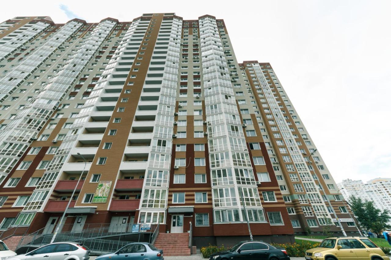 Poznyaky Apartments Patriotika Kiev Luaran gambar
