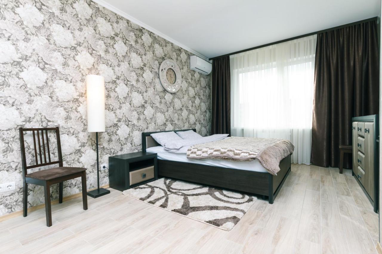 Poznyaky Apartments Patriotika Kiev Luaran gambar