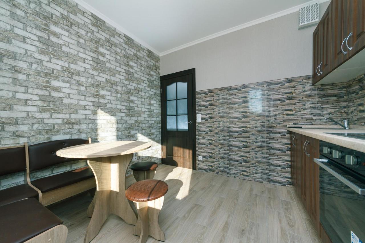 Poznyaky Apartments Patriotika Kiev Luaran gambar